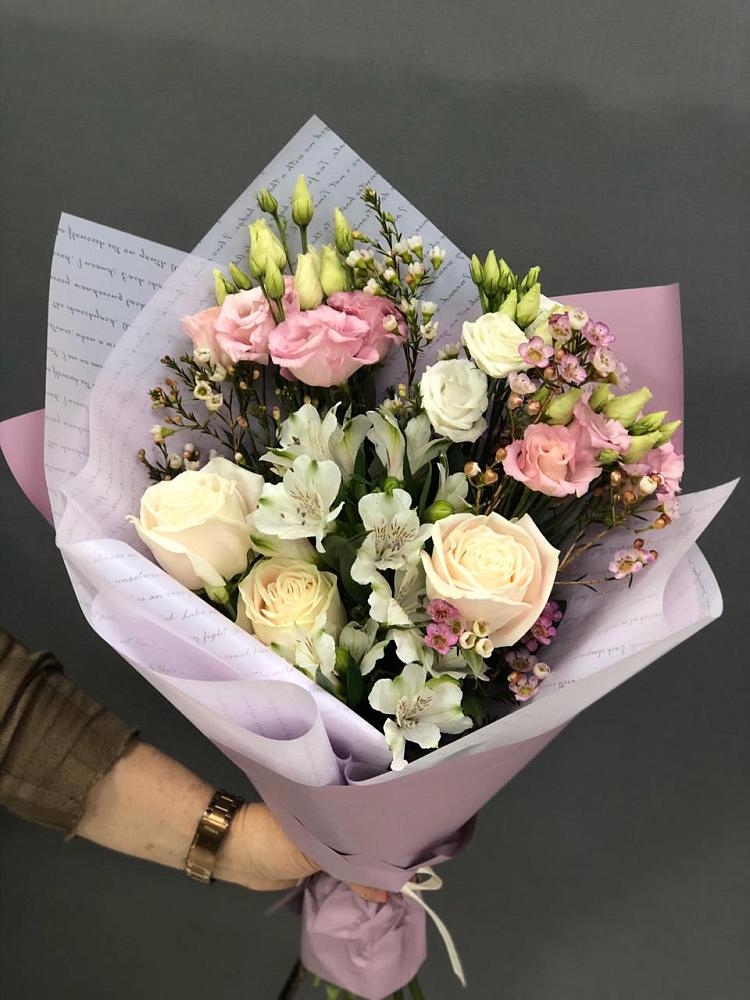 Букет цветов из: Альстромерии, Розы и Лизиантусы в Ильинской