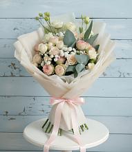 Букет цветов из:  Розы и Лизиантусы в Ильинской