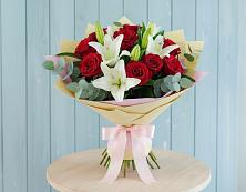 Букет цветов из:  Лилии и Розы в Ильинской