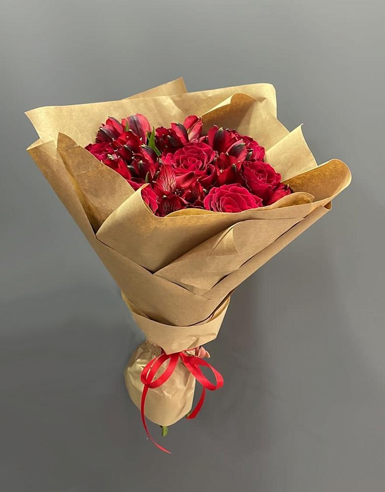 Букет цветов из: Альстромерии и Розы в Ильинской