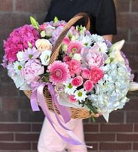 Цветочная композиция из Розы, Хризантемы, Пионы и Лизиантусы в корзине #REPLACE_PRED# Ильинской