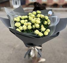 Букет Белые кустовые розы Солинеро в Ильинской
