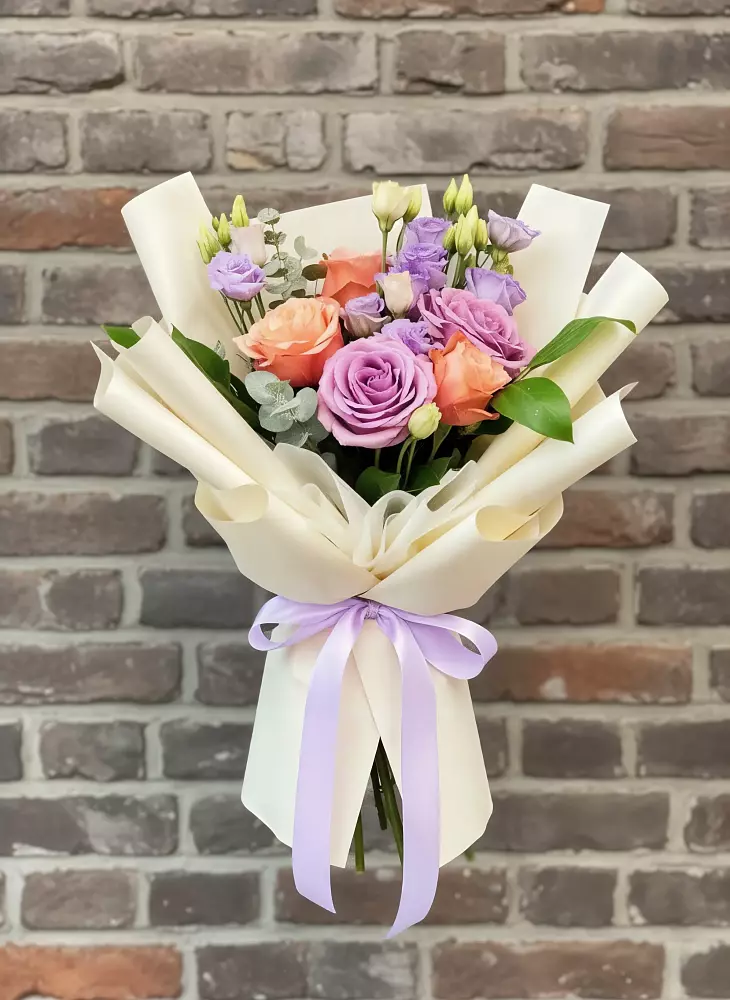 Букет цветов из: Лизиантусы и Розы в Ильинской