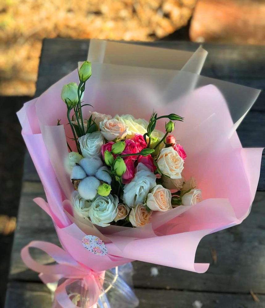 Букет цветов из: Розы и Лизиантусы в Ильинской