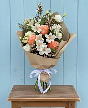 Букет цветов из:  Альстромерии, Лизиантусы, Розы и Хризантемы #REPLACE_PRED# Ильинской