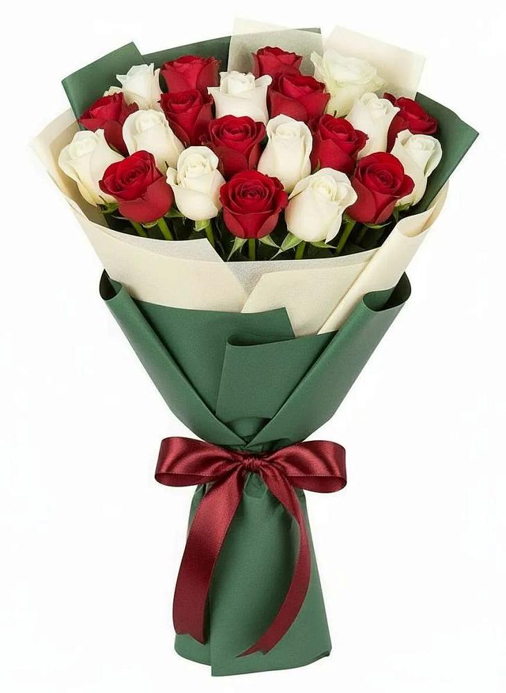 Букет Микс из красных и белых роз в Ильинской