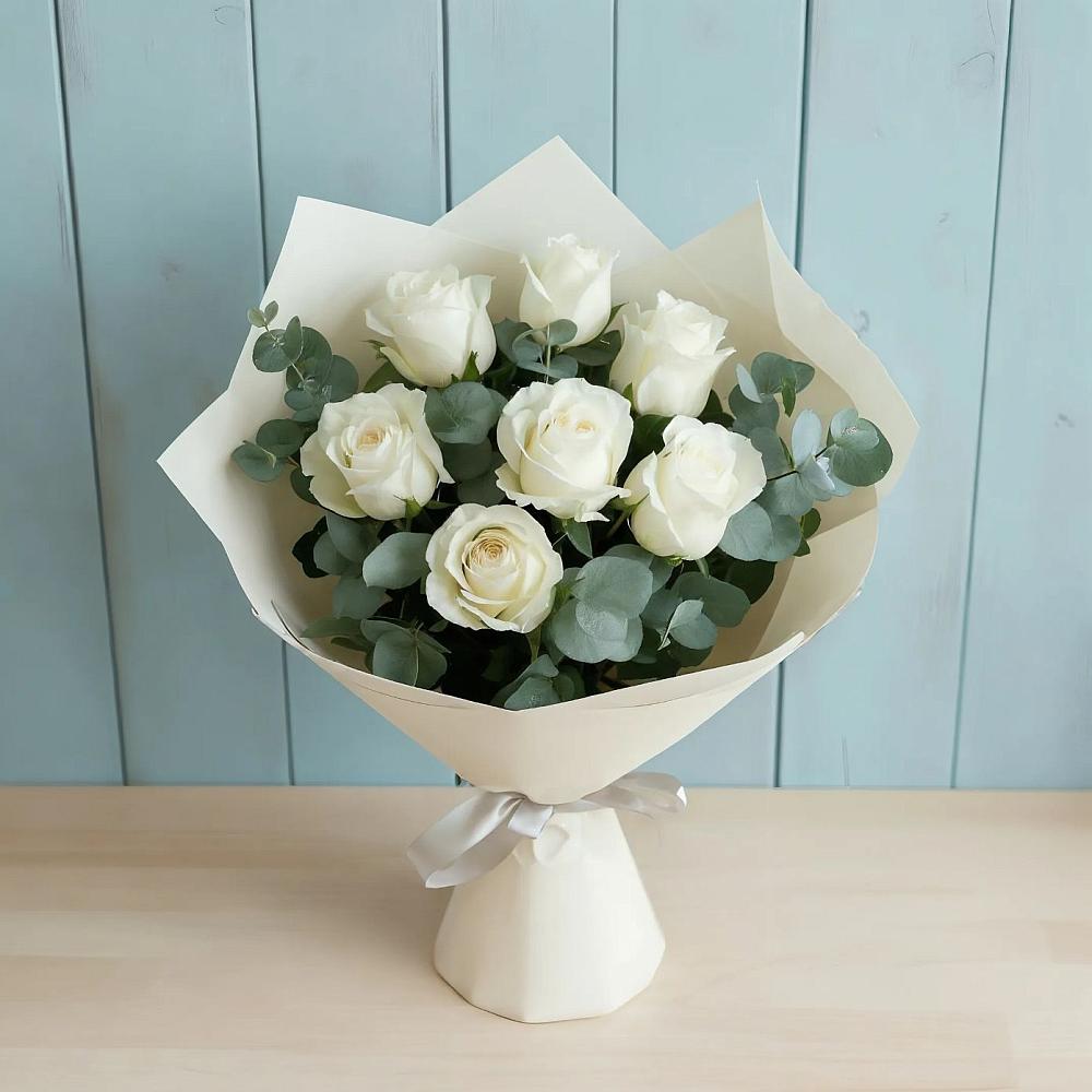 Букет Белые розы в Эвкалипте в Ильинской