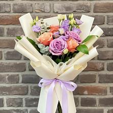 Букет цветов из:  Лизиантусы и Розы в Ильинской