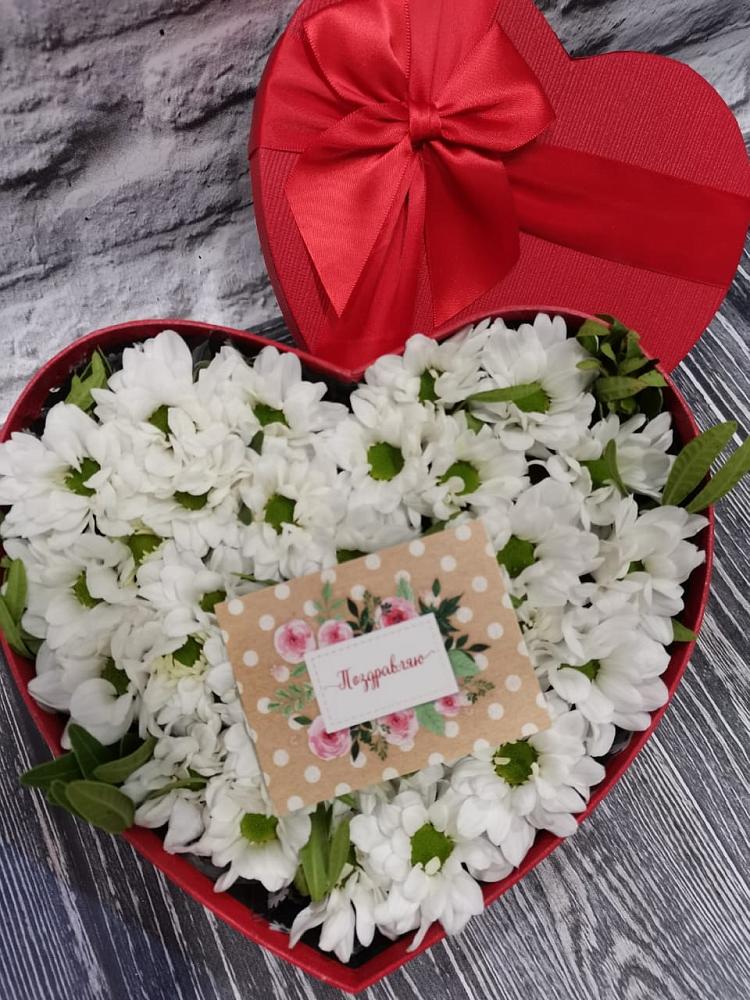 Цветочная композиция из Хризантемы в виде сердца в Ильинской