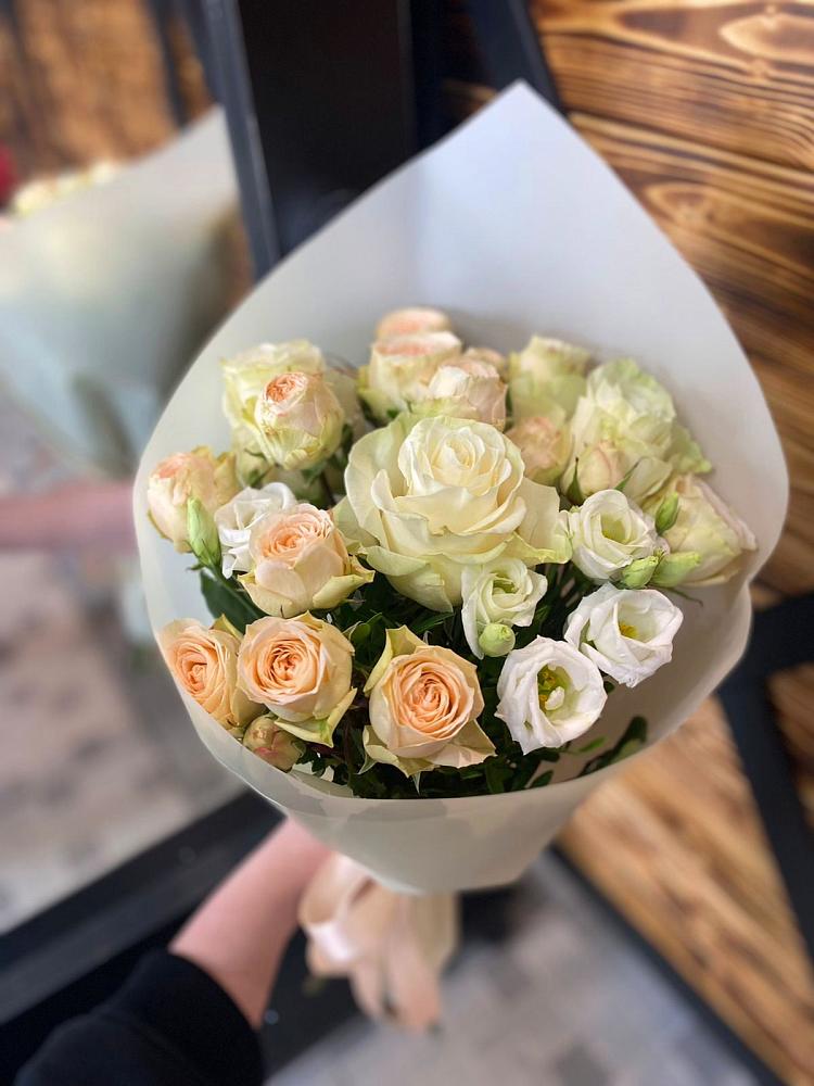 Букет цветов из: Розы и Лизиантусы в Ильинской